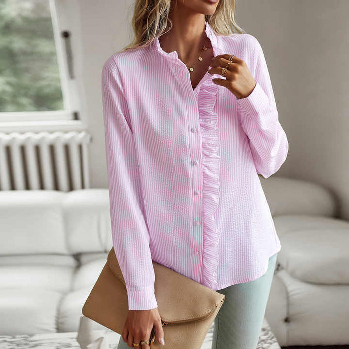 Fashionable shirt with long sleeves and striped pattern