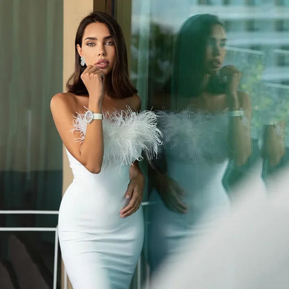 Sylis | Elegant strapless feather dress