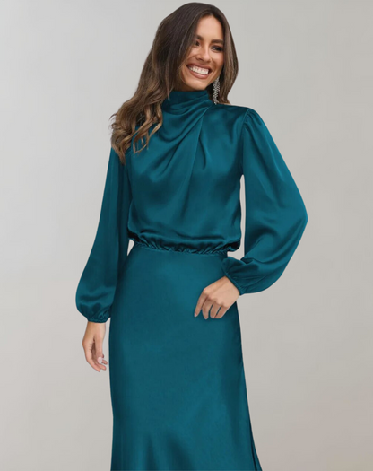 Sylis | Elegant satin dress with long sleeves