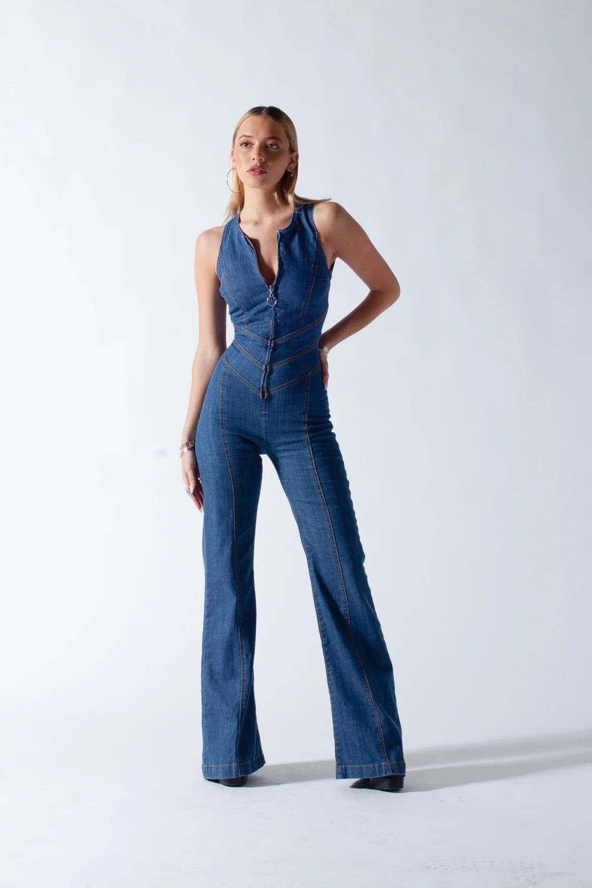 Sylis | Denim overalls for women, back cutout with heart-shaped neckline, sleeveless, fitted, jumpsuit