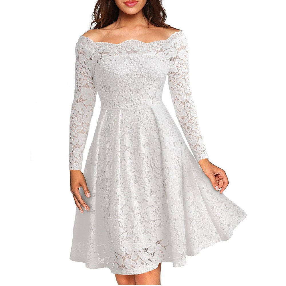 Lace sylis with opening at the neckline and sleeves