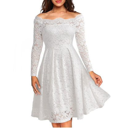 Lace sylis with opening at the neckline and sleeves