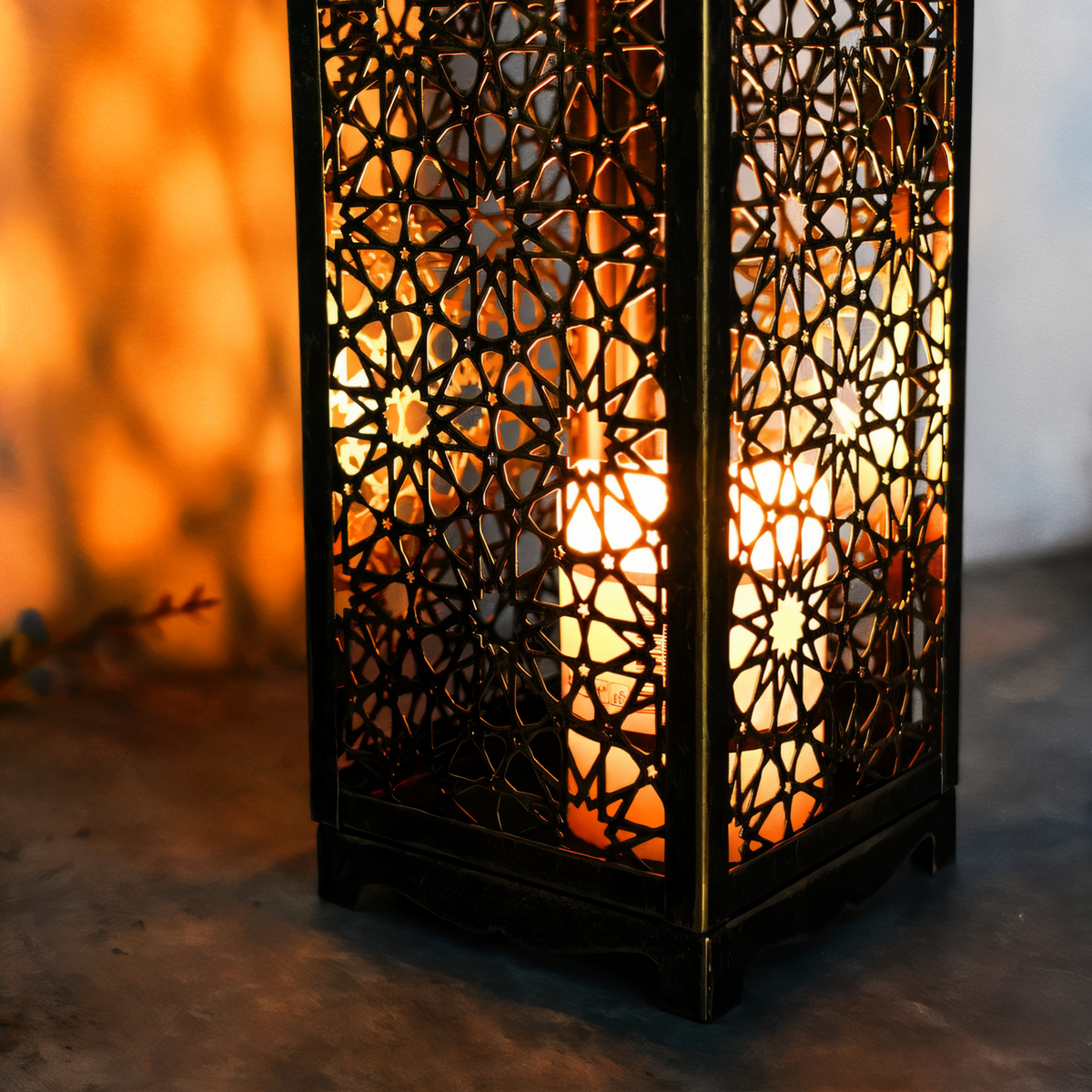 Decorative Iron Candle Holder with Arabesque Pattern