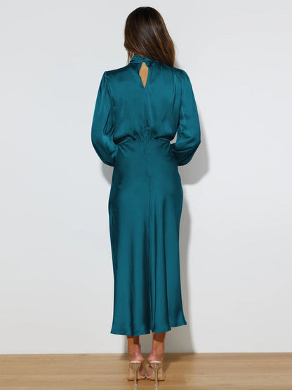 Sylis | Elegant satin dress with long sleeves