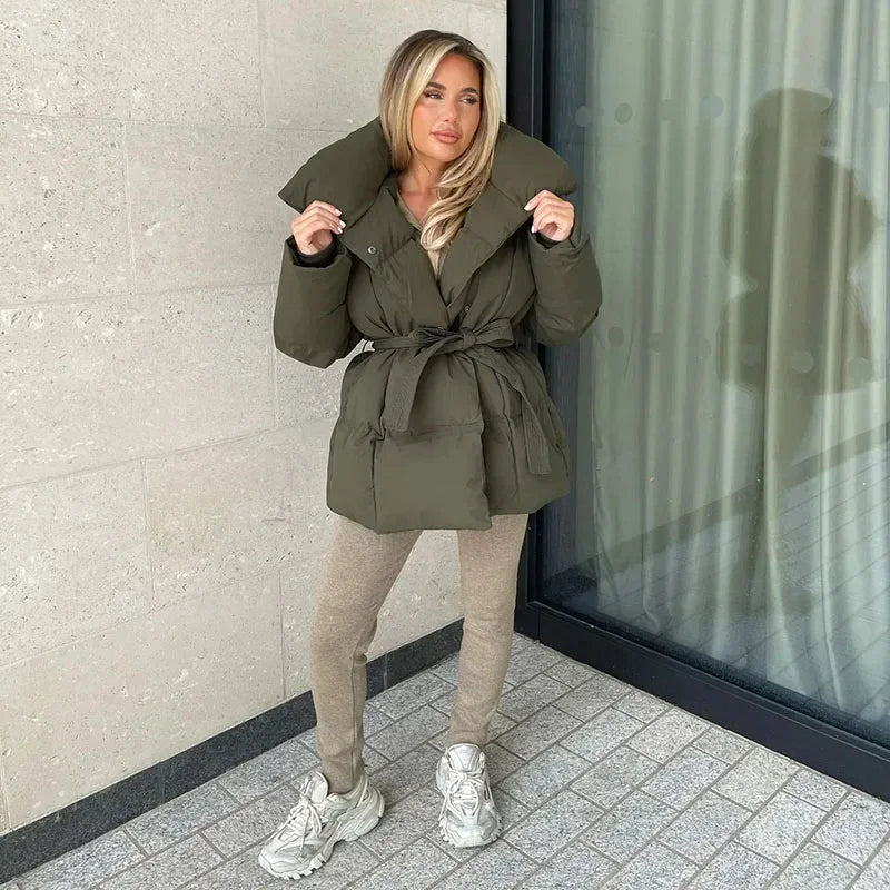 Sylis-Mode | Short ladies' jacket with stand-up collar and tailored waist