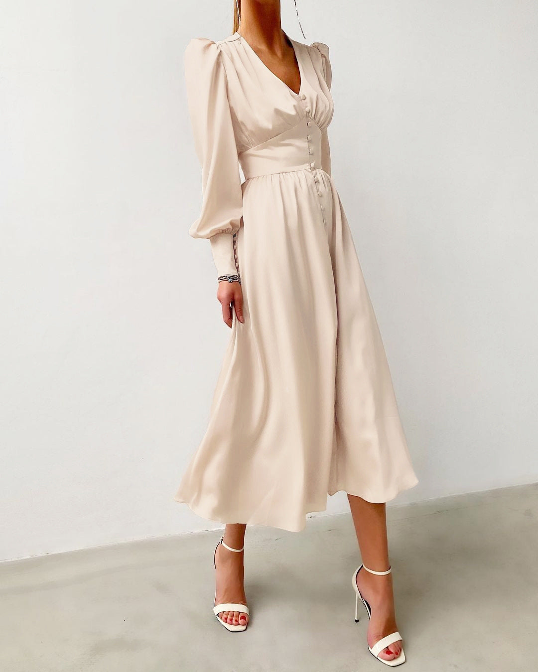Sylis | Elegant party dress with V neck and puff sleeves for women
