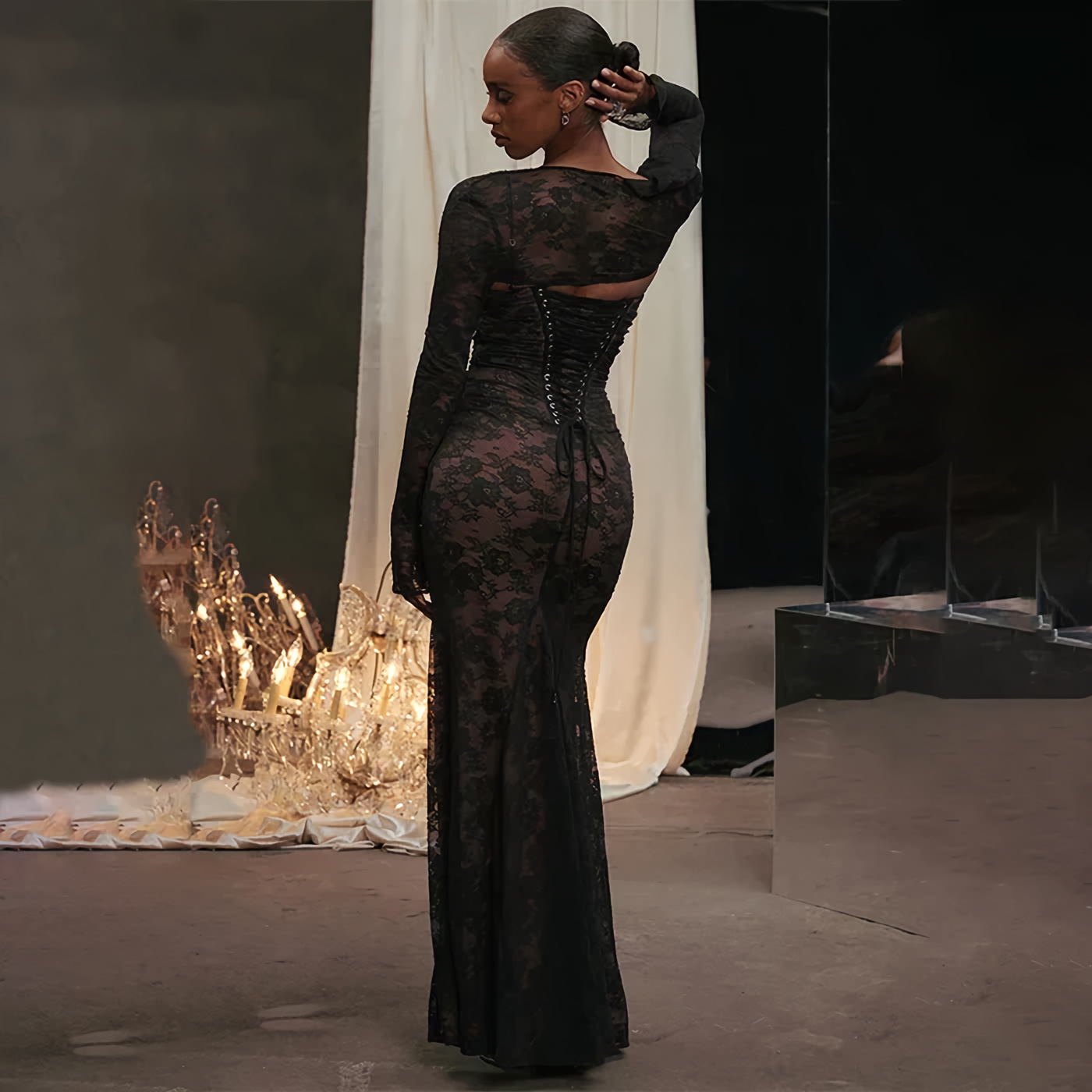 Sylis with lace embroidery and straps