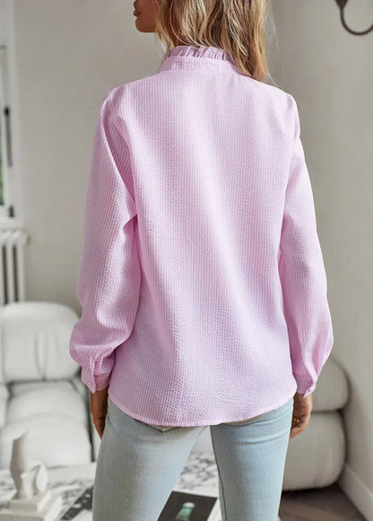 Fashionable shirt with long sleeves and striped pattern