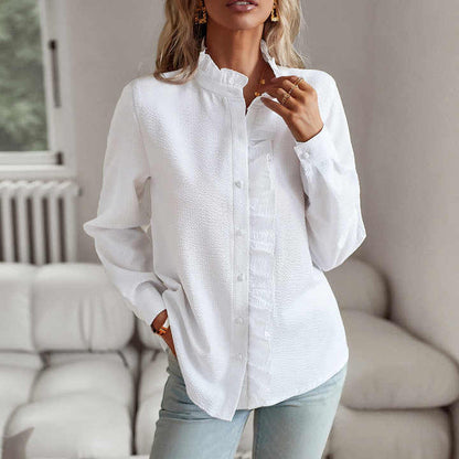 Fashionable shirt with long sleeves and striped pattern